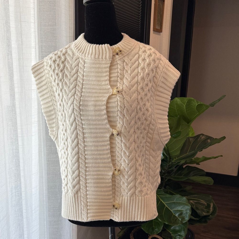 NWT Talbots Women's Cable Knit Sweater Vest - Cream Size Medium